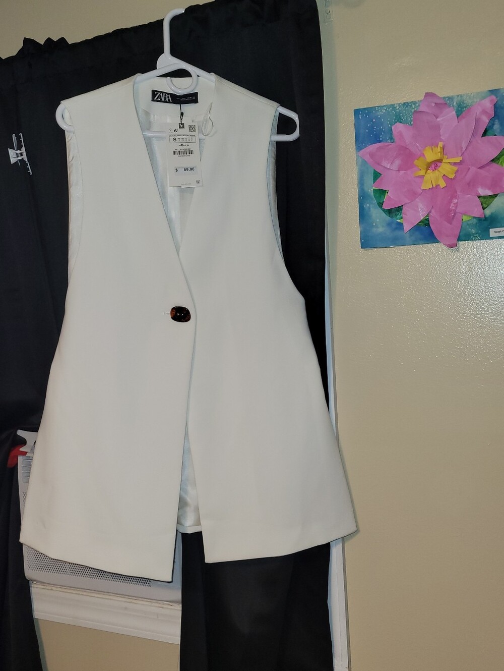 NWT ZARA WHITE VEST WITH TORTOISE CLOSURE